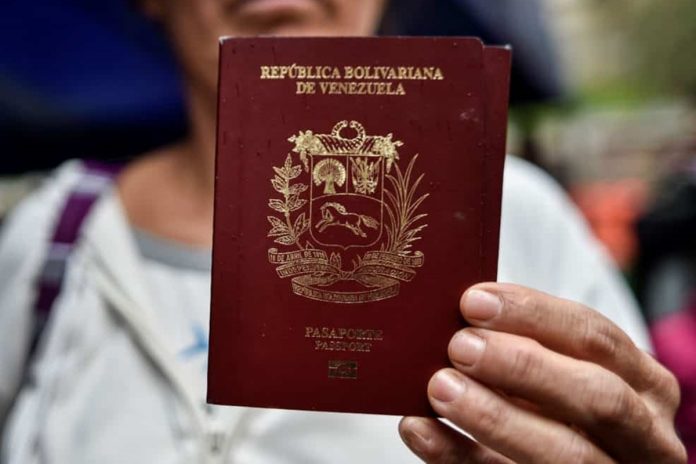 Chile extendió por dos años vigencia de pasaportes venezolanos vencidos