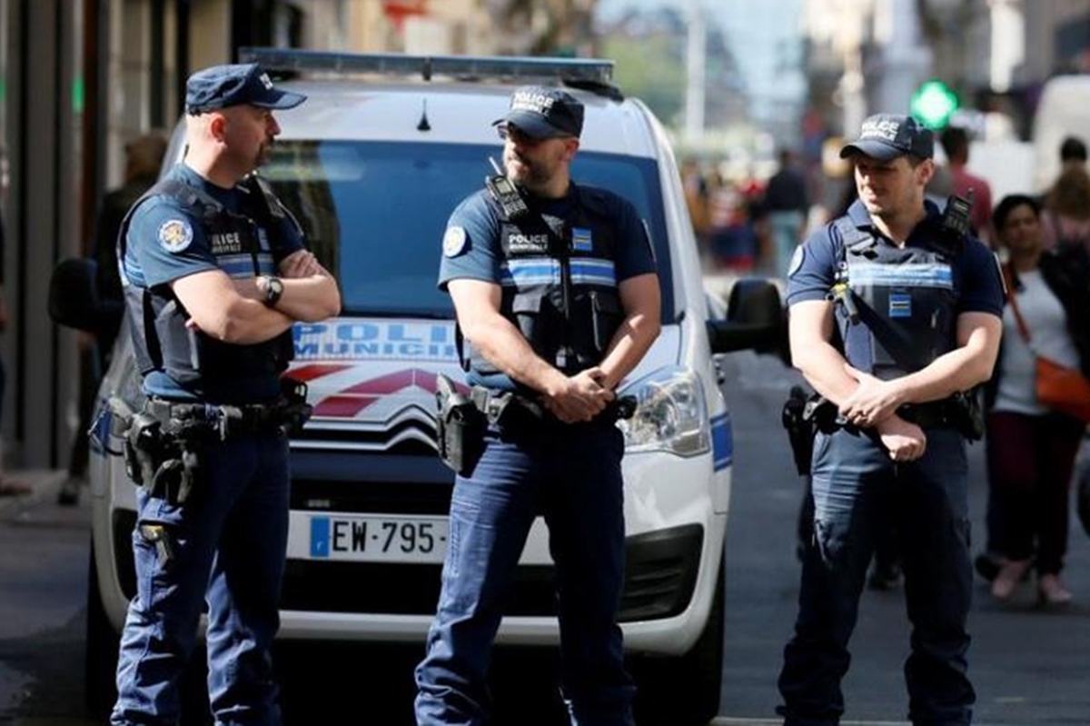 Un hombre detenido en Francia luego de arrojar por la ventana una cabeza humana