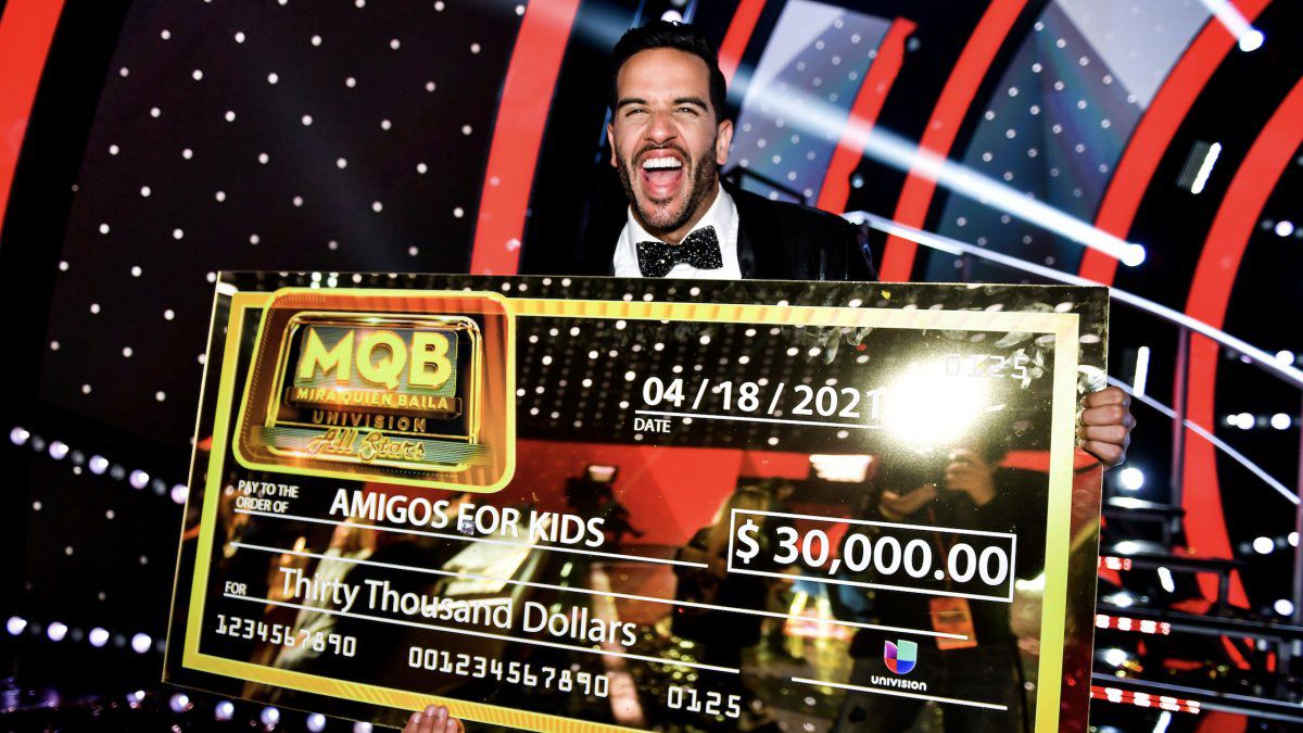 El venezolano Chef Yisus fue el ganador de Mira Quién Baila Univision All Stars