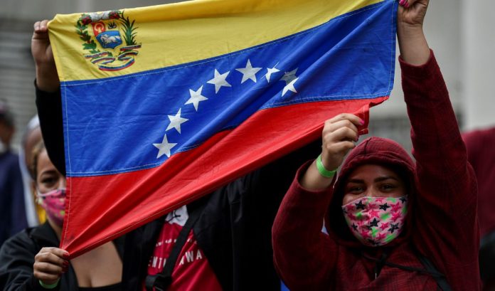 Más de 400 venezolanos exigen a gobiernos y organizaciones internacionales presionar al régimen para que entren vacunas anticovid