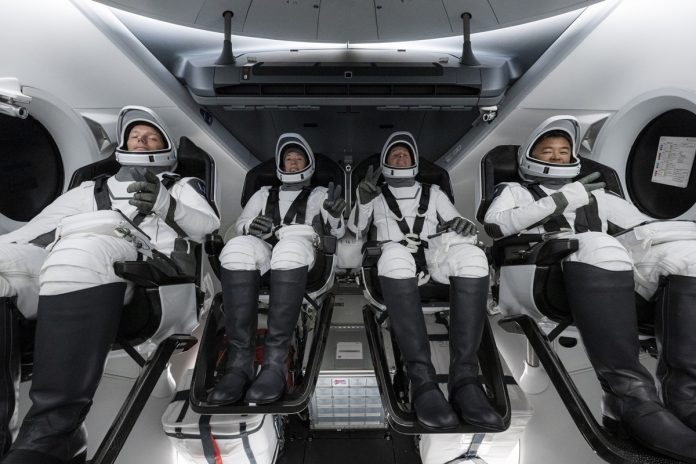 SpaceX lanzó su tercera misión tripulada hacia la Estación Espacial Internacional