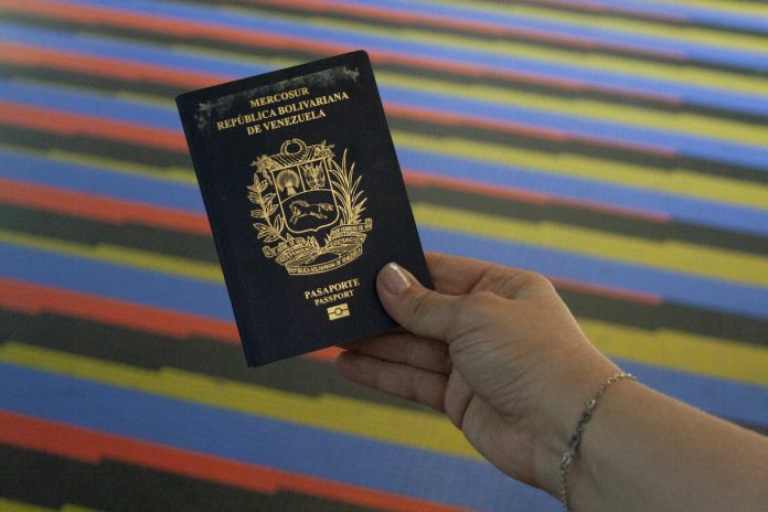 pasaportes-Guaidó en Colombia
