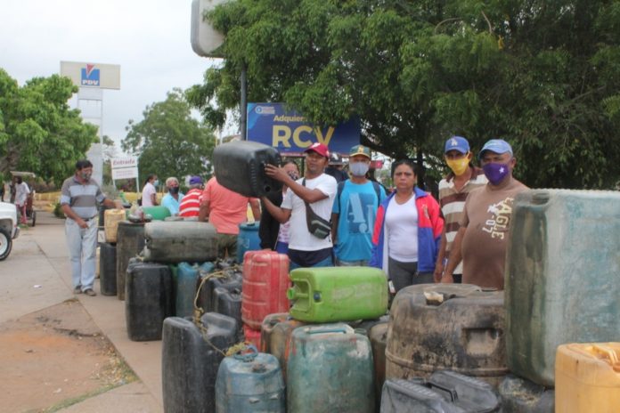 Pescadores entregan 6 kilos de su producción por 35 litros de gasolina en Zulia