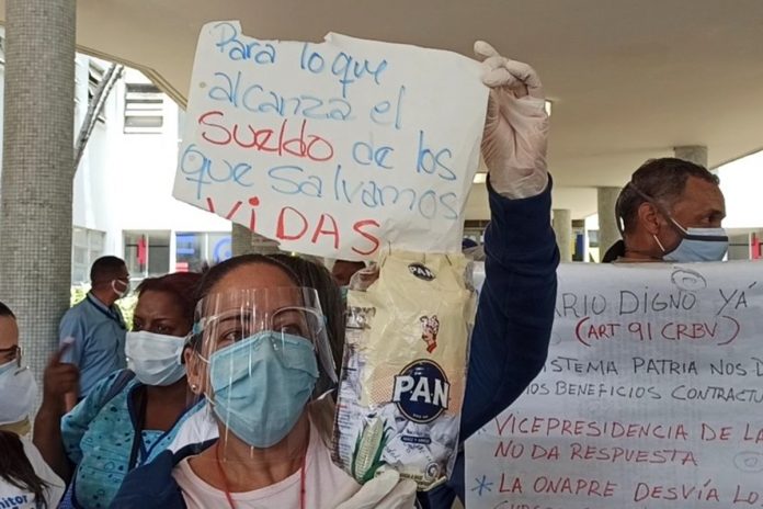 Trabajadores del Hospital Clínico Universitario protestaron para exigir salarios dignos