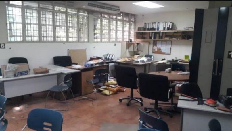 [FOTOS] Desvalijaron oficinas de la Escuela de Derecho de la UCV