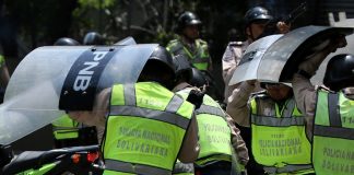 Condenaron a 8 exfuncionarios de la PNB por “torturar sexualmente” a un joven detenido durante las protestas de 2017 en Zulia