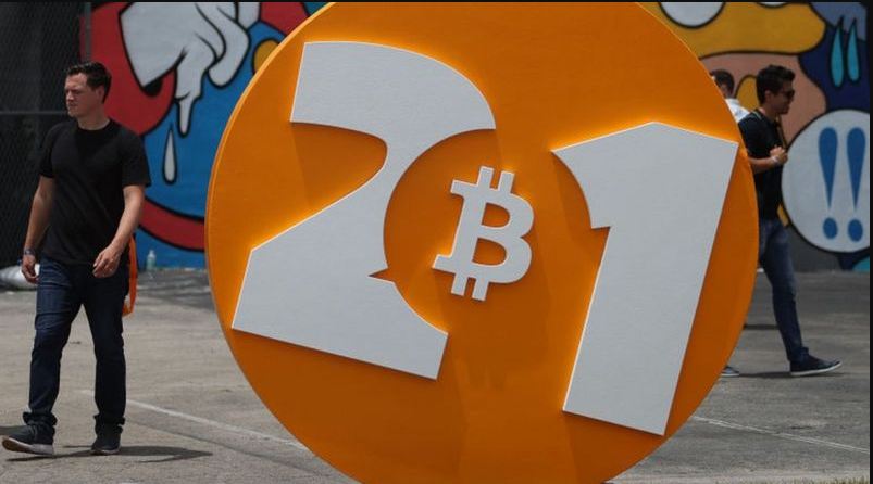 Bitcoin: un viaje profundo al mundo de los «criptoevangelistas» que quieren destruir el dólar y cambiar el sistema financiero internacional