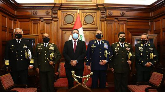 El exalto mando de las Fuerzas Armadas de Perú cuestiona resultados electorales