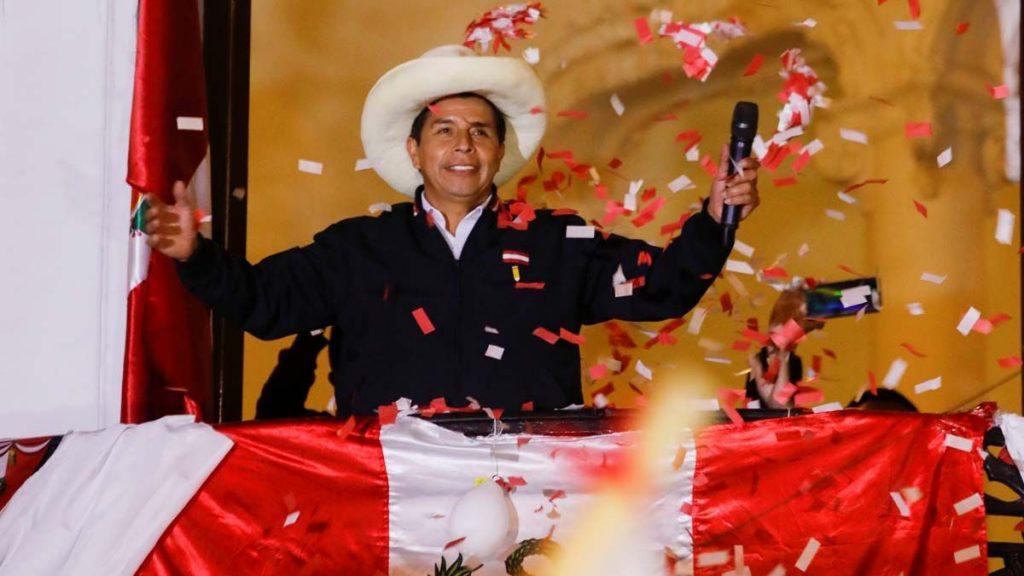 Castillo lidera las elecciones peruanas con el 100 % de las actas procesadas