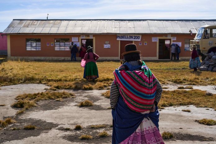 Indígenas del Perú exigen respeto a su voto frente al racismo de Fujimori