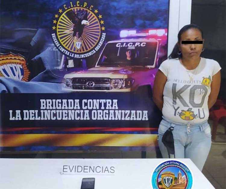 Detuvieron a una mujer por estafar con ventas de dólares por WhatsApp