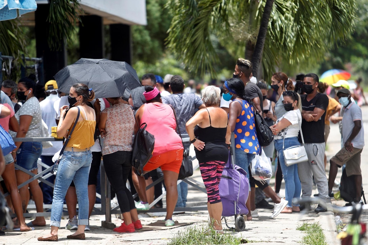 Cuba cierra semana con otro máximo diario de casos de covid-19 y muertes