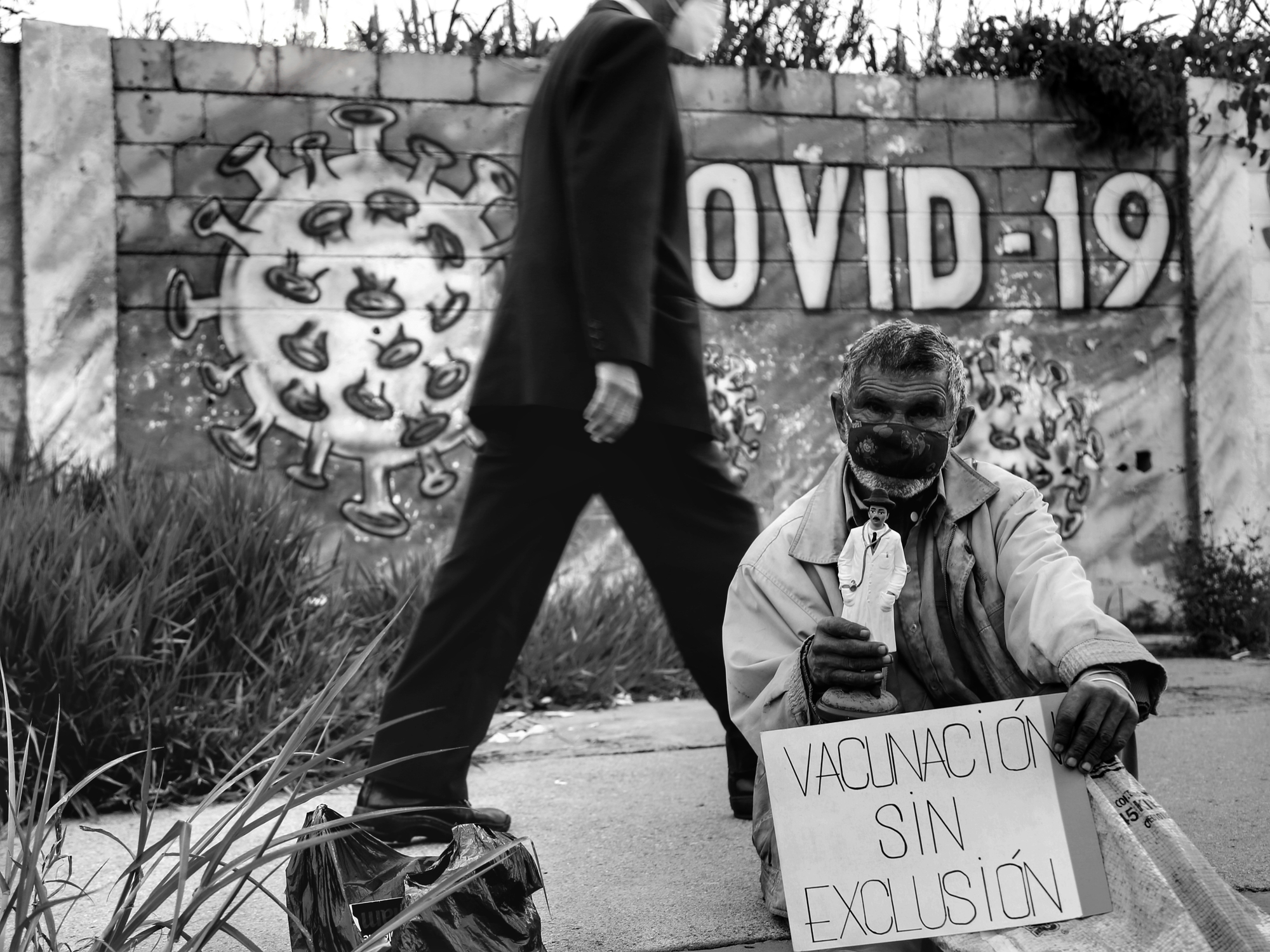 La otra pandemia en blanco y negro