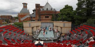 El teatro renace al aire libre