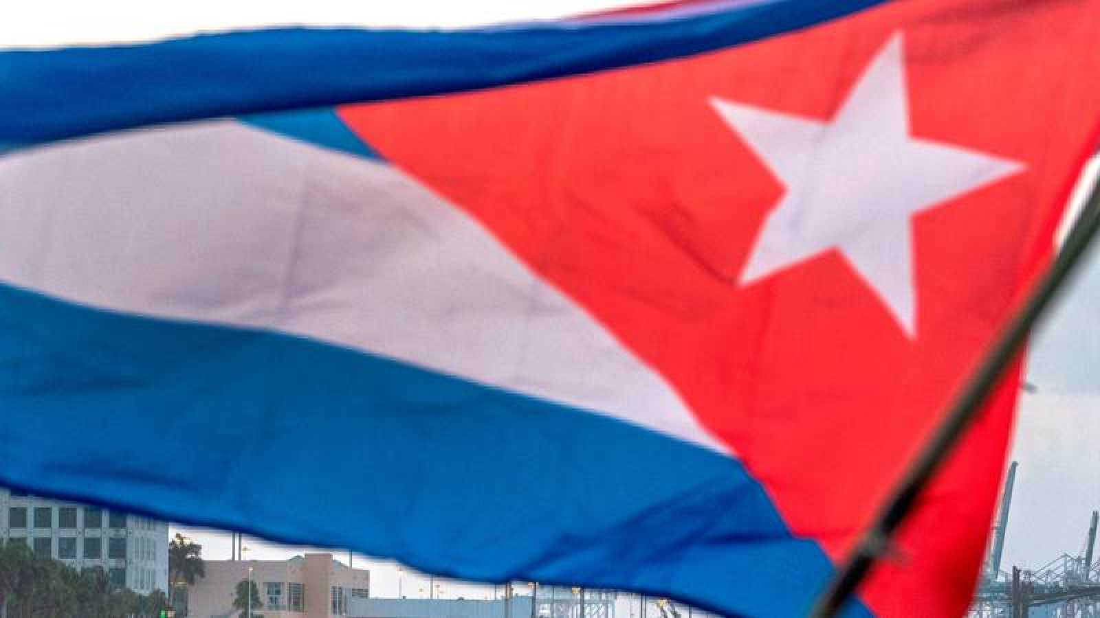 Flotilla que lanzó fuegos artificiales cerca de Cuba regresa a Miami