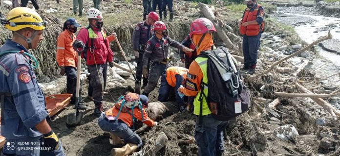 Encuentran sin vida a una mujer embarazada entre los escombros en Tovar
