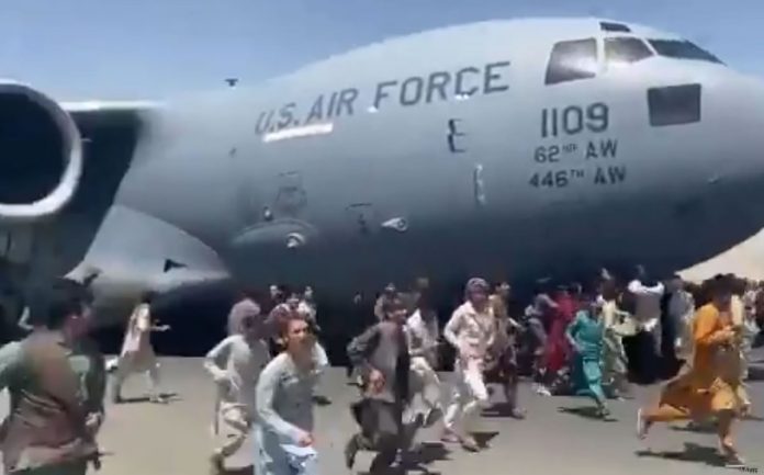avión aeropuerto de Kabul