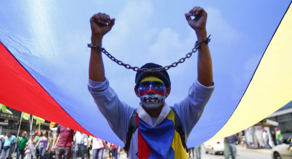 Se cumplen 900 días de la detención arbitraria del periodista venezolano Roland Carreño