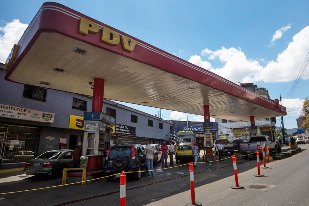 Gobernador de Falcón confirma escasez de gasolina en el estado