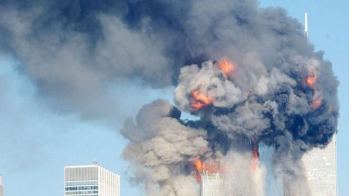 Atentados del 11 de septiembre: la historia detrás de la icónica imagen del hombre cayendo de una de las Torres Gemelas