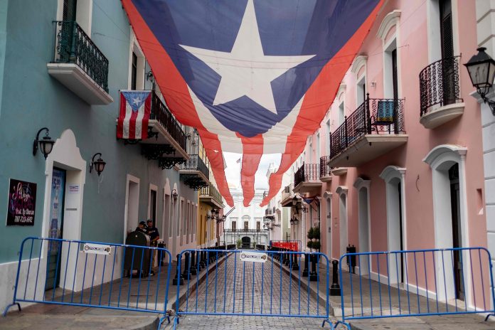 Puerto Rico impone ley seca y cierre de comercios nocturno por la covid-19