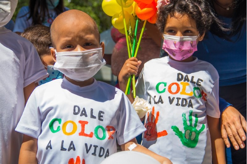 Niños visitaron a JGH para que les concediera el milagro del trasplante