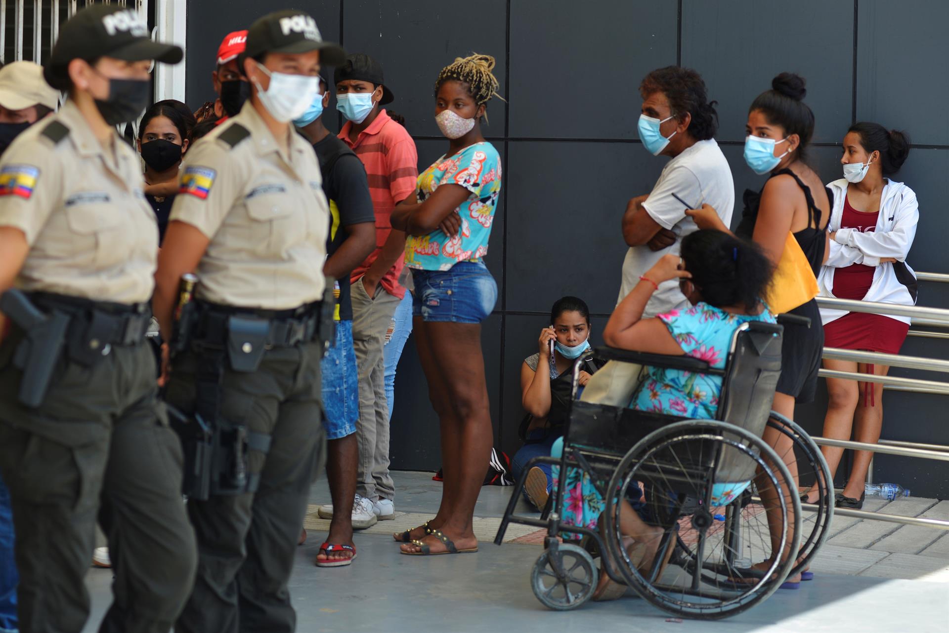 «Quiero saber si mi hijo vive»: el drama de las familias de reos de Guayaquil