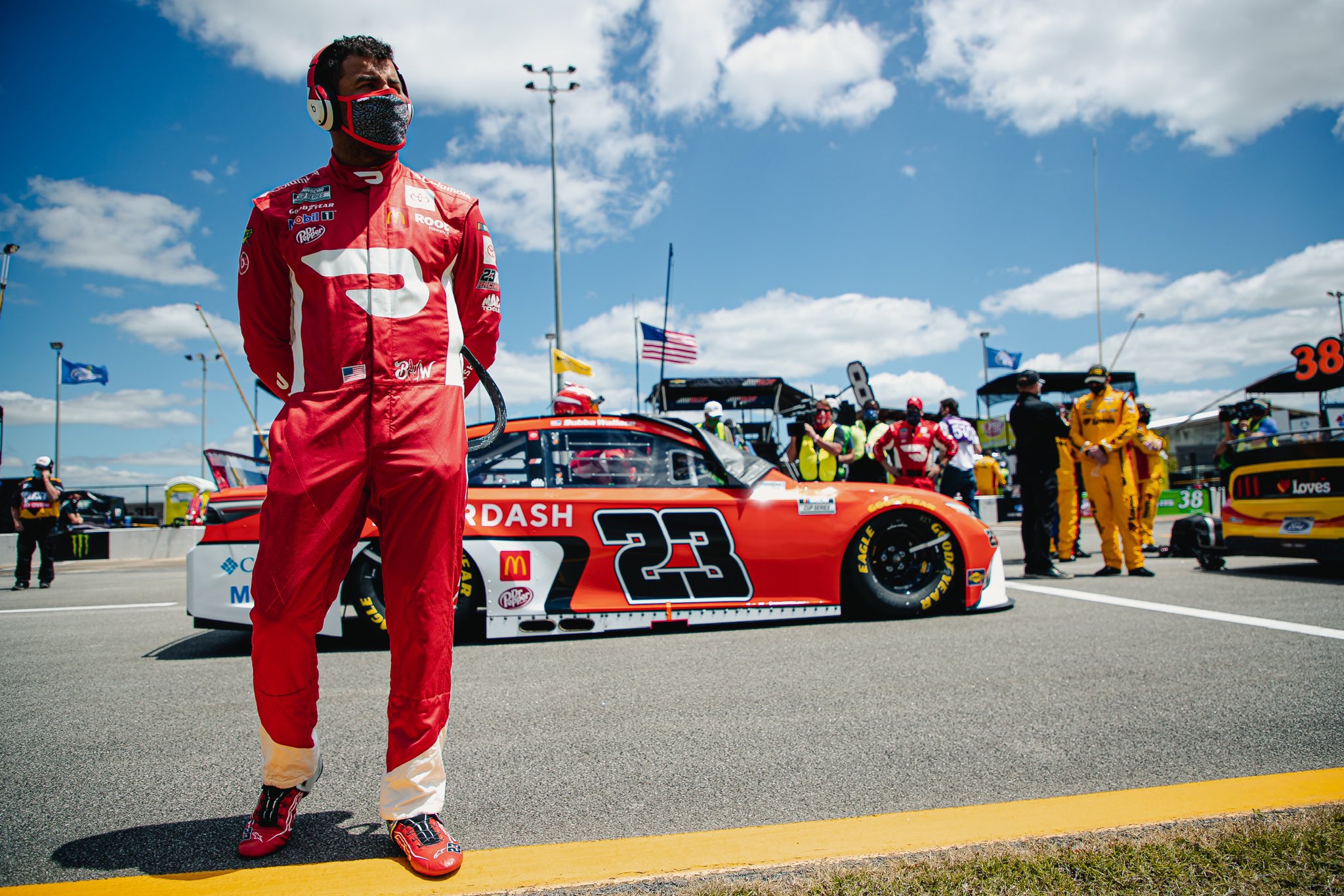 Bubba Wallace se convierte en el segundo piloto de color en ganar la Copa NASCAR