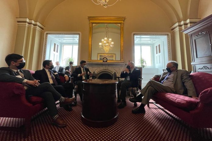 Freddy Guevara se reunió con los senadores Dick Durbin, Bon Menéndez y Tim Kaine