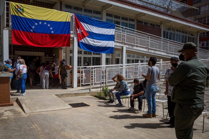 Sale de Cuba nuevo envío de vacunas a Caracas, con más de un millón de dosis