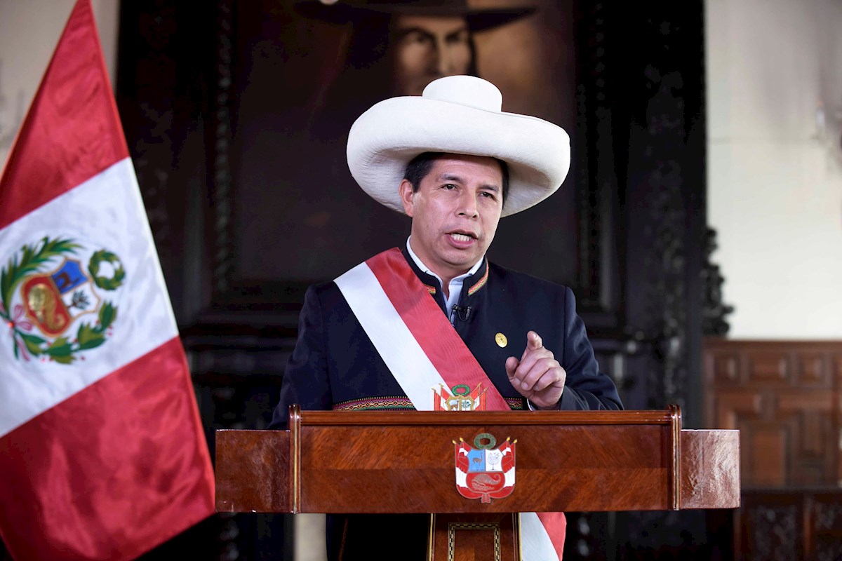 Presidente de Perú designa a una ambientalista como jefa de nuevo gabinete