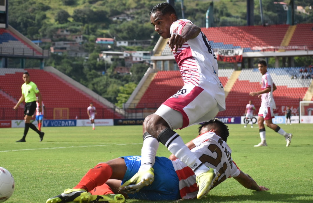 Monagas se impone con goleada y asciende al liderato