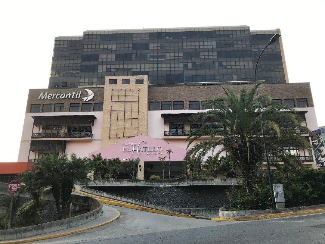 Fachada del Centro Comercial Paseo El Hatillo
