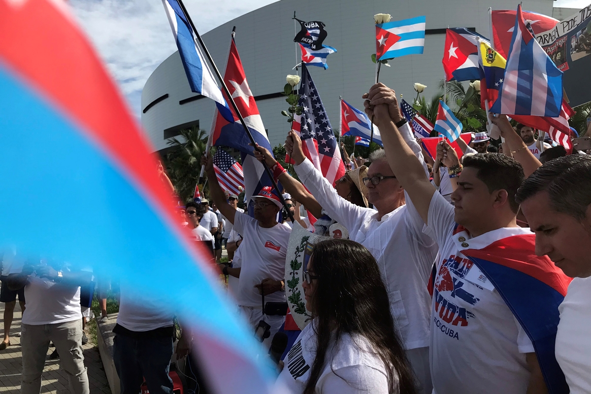 Cubanos de Miami salen a la calle en apoyo de demandas de cambio en Cuba