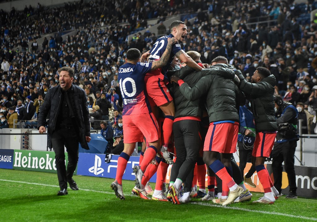 El Atleti sobrevive hacia octavos y el Real Madrid, primero