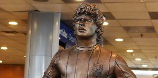 estatua Maradona