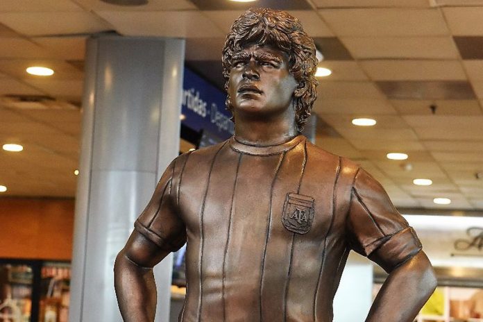 estatua Maradona