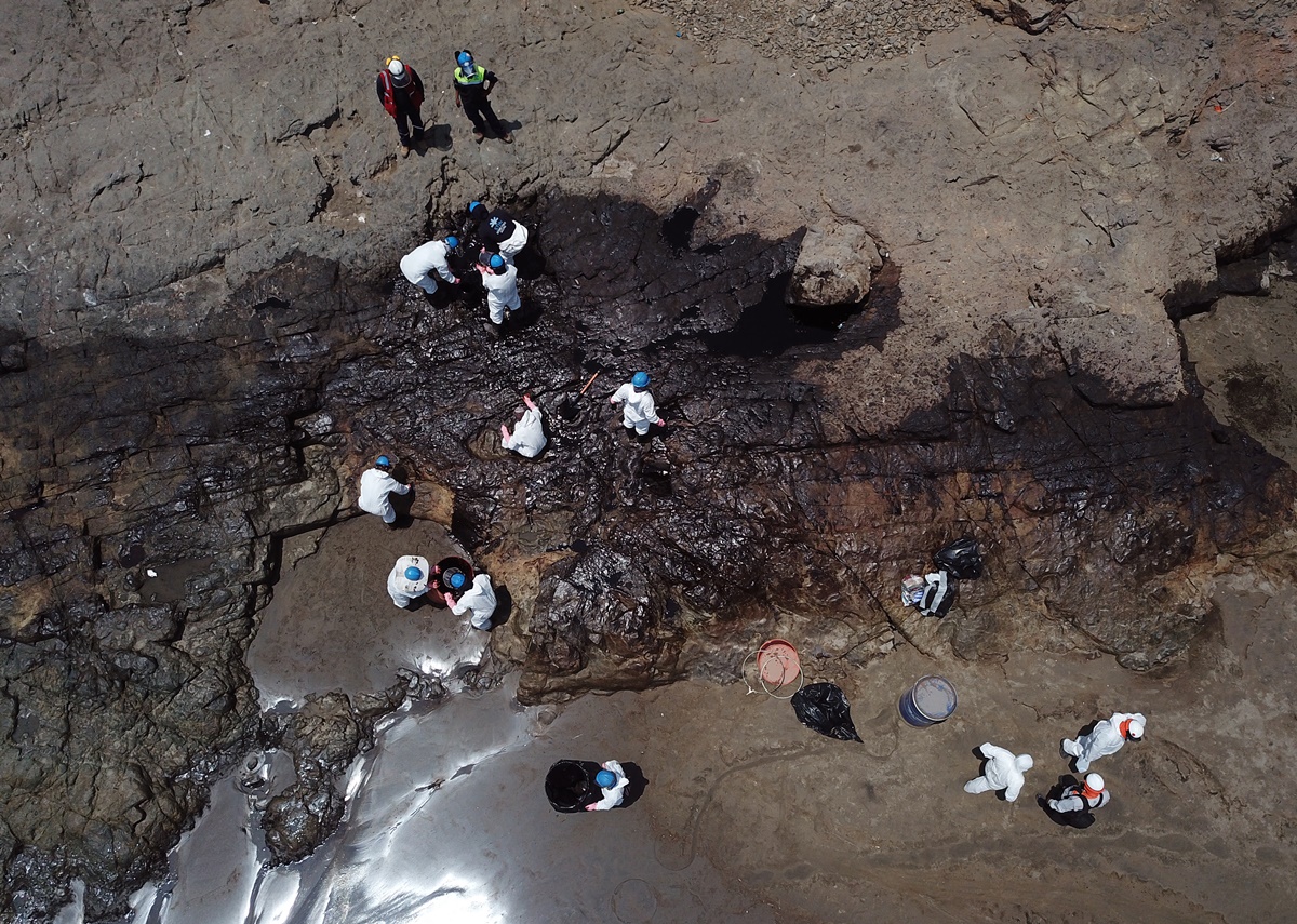 PERU-TONGA-VOLCANO-TSUNAMI-OIL SPILL-CLEANUP