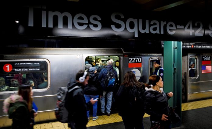 Un tiroteo en el Metro de Nueva York deja a un herido en el pecho por bala