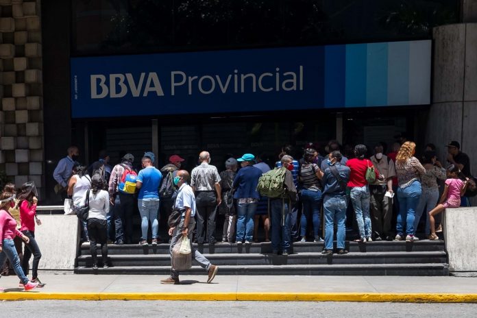 Bancos no trabajarán jueves y viernes por Semana Santa La banca venezolana se contrajo hasta 10% el año pasado