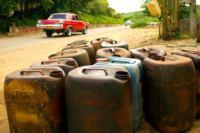 Reuters: Gasolina venezolana vuelve a competir en el mercado negro