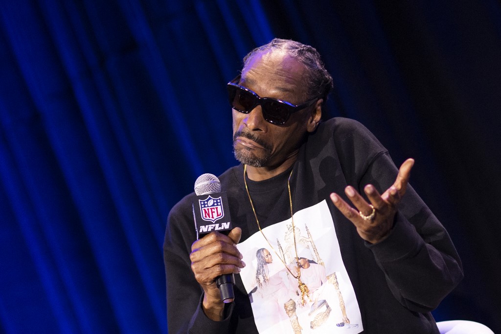 Demandan a rapero Snoop Dogg por agresión sexual