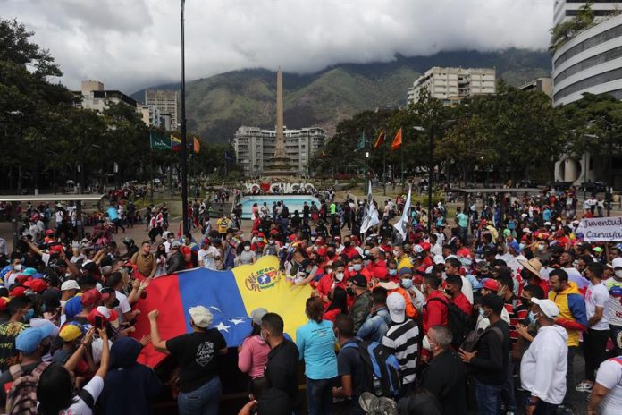 Chavismo manifestó su apoyo a Maduro en la Plaza Altamira