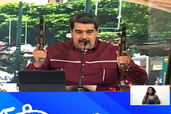 Valoradas en 1,8 millones de dólares: magnate Wilmer Ruperti entregó a Maduro las pistolas que George Washington regaló a Simón Bolívar