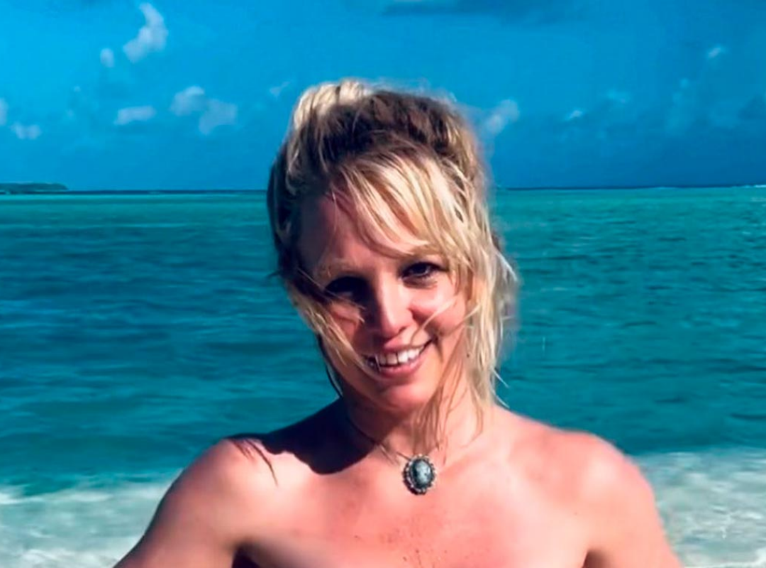 Britney Spears posó desnuda en la playa y compartió las fotos