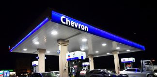 Chevron presiona a Biden para que alivie las sanciones petroleras a Venezuela