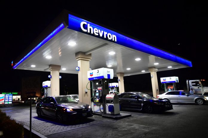 Chevron presiona a Biden para que alivie las sanciones petroleras a Venezuela