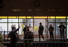 Súmate instó al CNE a explicar la disminución del número de venezolanos en el exterior inscritos en el Registro Electoral. Lapso OES
