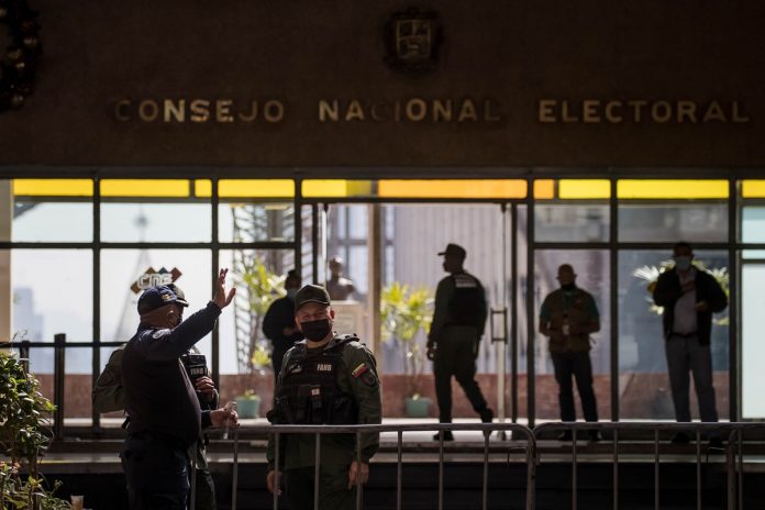 Súmate instó al CNE a explicar la disminución del número de venezolanos en el exterior inscritos en el Registro Electoral. Lapso OES