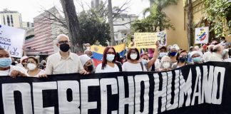 “No más pensiones de muerte”: adultos mayores protestaron frente a la sede del IVSS en Caracas